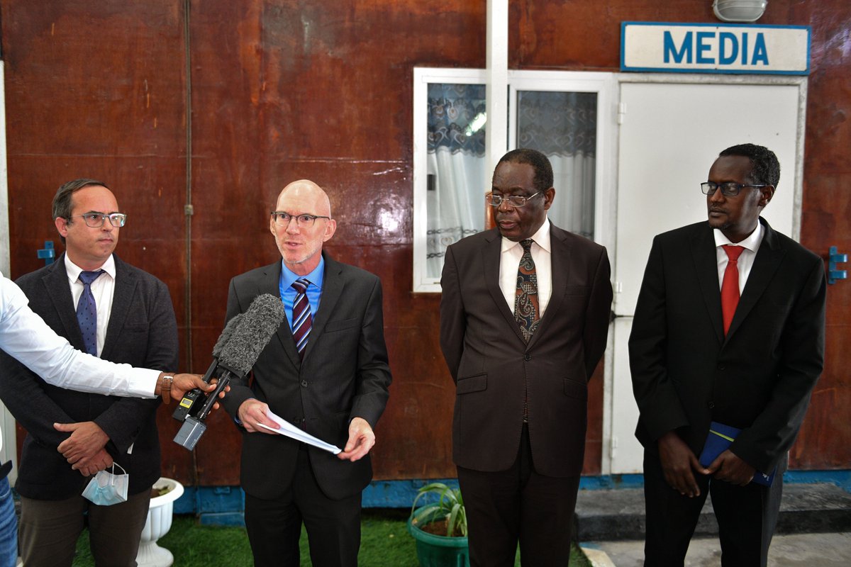 UNSomalia's tweet photo. Attending a portion of the Upper House #elections in a show of solidarity, @UN Special Rep. James Swan urged #Somalia's Federal Member States and #SEITs to complete the remaining Upper House polls immediately and shift focus to preparations for the House of the People vote. https://t.co/BEdPkbw2qX