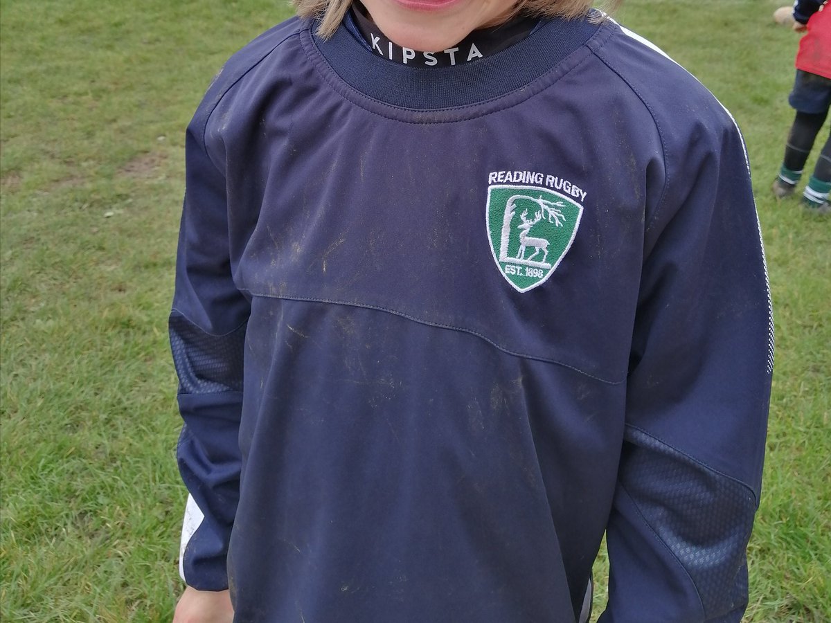 RRFCminis's tweet photo. Sunday will rain ☔ . You could complain, or visit the club shop and order your beloved a beautiful, stylish, water-repellent and weatherproof training top. Cold and wet, or dry and stylish? Your choice 🏉🟩⬜🟩☺️ https://t.co/ehPajv6WNJ https://t.co/Upfu1OxzSX