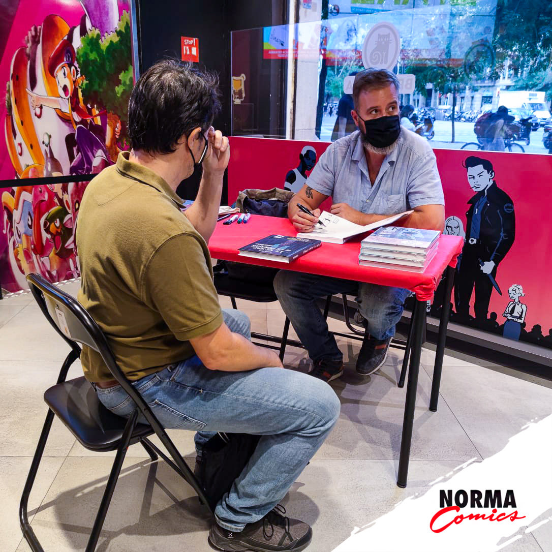 NormaComics's tweet photo. Hoy nos ha visitado Claudio Stassi por parte de @PlanetadComic para firmar ejemplares de su adaptación a la novela gráfica de NADA✒️

Muchas gracias a todos y todas por pasaros por nuestra librería y acudir a la cita👏 https://t.co/TQXnD84A0N
