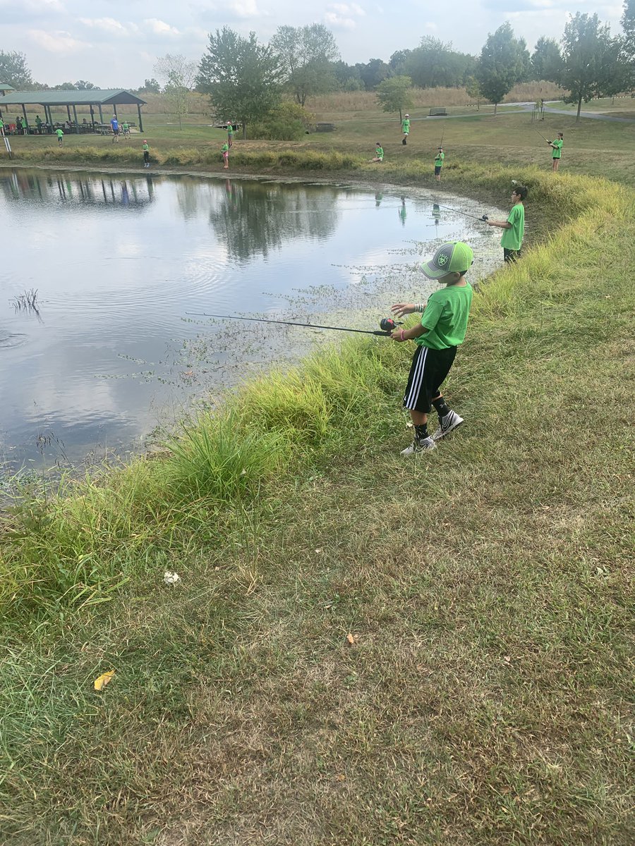houston_5th's tweet photo. We love fishing!! We caught a couple of fish!! Woohoo!! https://t.co/Z33nEiznDO