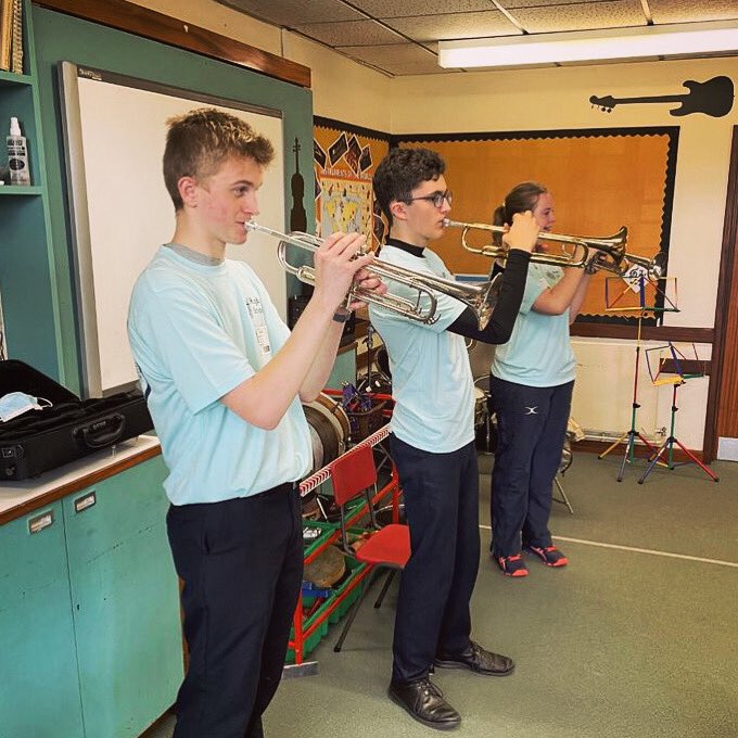 The ‘Music in Education’ group led a ‘Hands on Brass!’ session at Bilton Junior School this afternoon as part of their Rugby 360 activities… 🎺🎺🎺 #wholepersonwholepoint