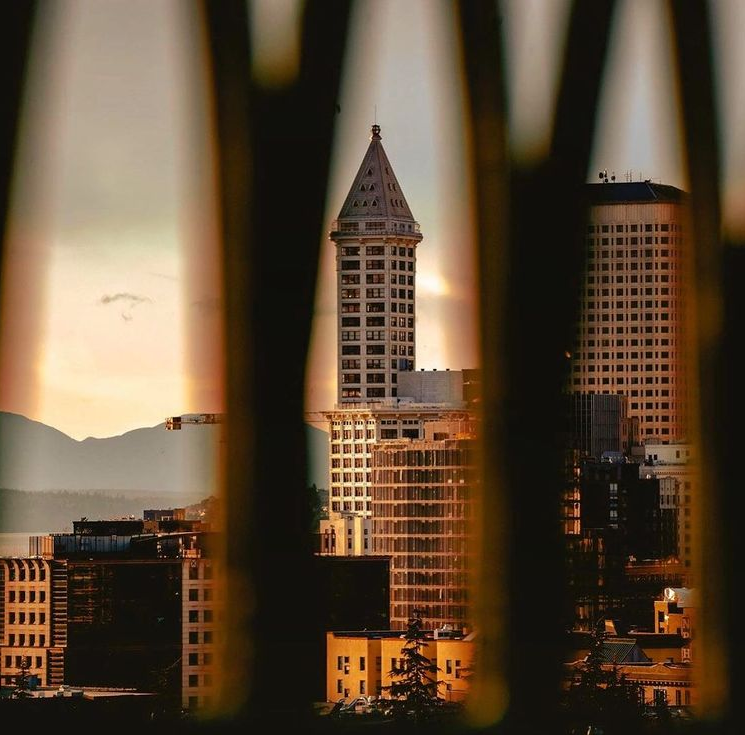 TheSmithTower's tweet photo. Today is the last day to take advantage of the @downtownseattle "A View From the Top" #giveaway! 

During our #happyhour (3-6 pm) the first 25 visiting parties to show their server this post will get a $20 gift card!

📸: @mav_ricks_pics https://t.co/tOkpZLWDPe