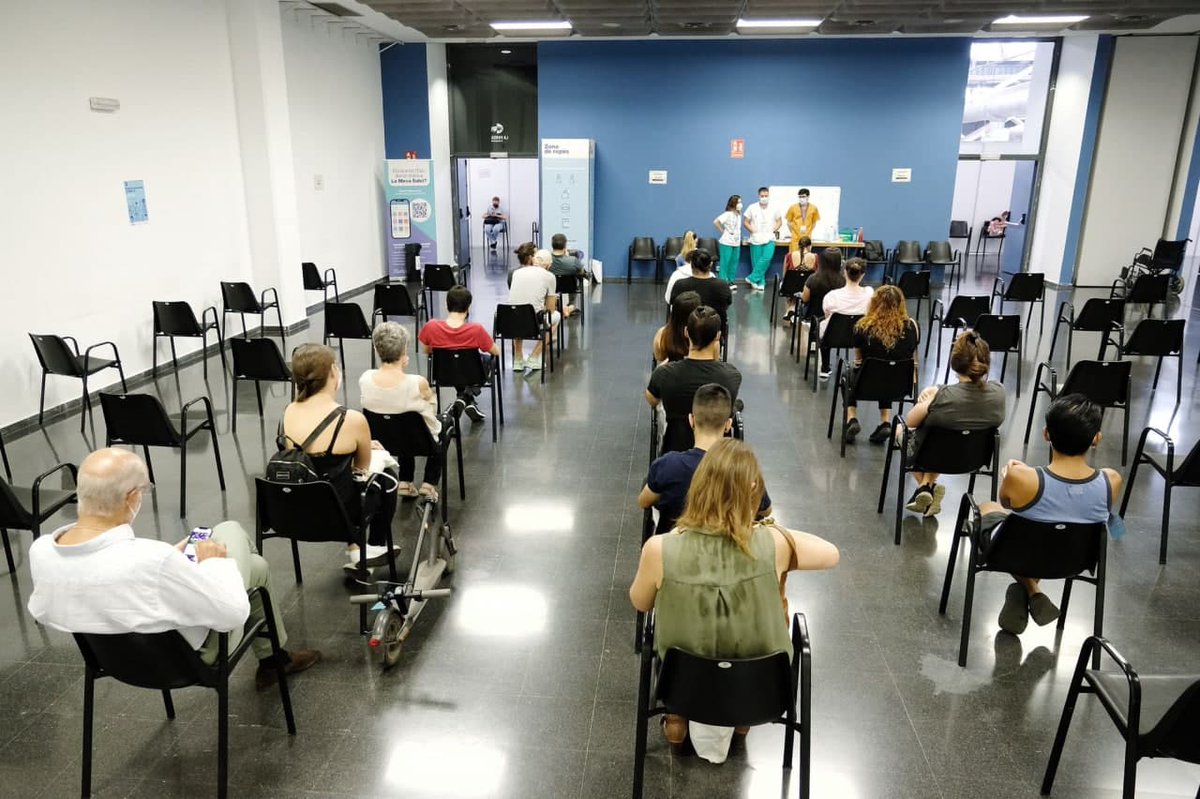 Núria Marín/❤️ (@nuriamarinlh) on Twitter photo 👏 Moltes gràcies a totes les persones que durant 6 mesos han estat al punt de vacunació massiva <a href="/fargahospitalet/">La Farga de L'Hospitalet</a> pel seu esforç i dedicació. 400.000 vacunes administrades. Més de 85% dels hospitalencs amb una dosi i 75% amb pauta completa. Cada cop més a prop de vèncer #COVID19 👏 Moltes gràcies a totes les persones que durant 6 mesos han estat al punt de vacunació massiva <a href="/fargahospitalet/">La Farga de L'Hospitalet</a> pel seu esforç i dedicació. 400.000 vacunes administrades. Més de 85% dels hospitalencs amb una dosi i 75% amb pauta completa. Cada cop més a prop de vèncer #COVID19