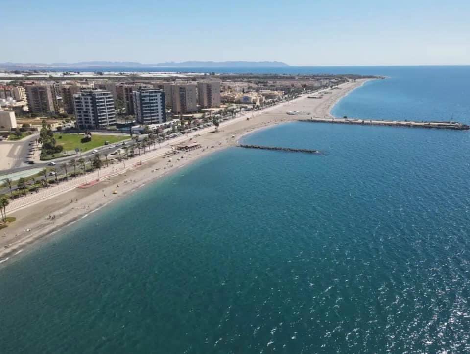 𝐋𝐀 𝐓𝐄𝐑𝐌𝐈𝐂𝐀 

𝘗𝘭𝘢𝘺𝘢 𝘥𝘦 𝘕𝘶𝘦𝘷𝘢 𝘈𝘭𝘮𝘦𝘳𝘪𝘢 𝘺 𝘭𝘢 𝘛𝘦𝘳𝘮𝘪𝘤𝘢 

📸 by AlmeriaConAltura

#Latermica #LaVegadeAca #Almeria #NuevadeAlmeria #playadelatermica  #costadeAlmeria #PlayaUrbana #Andalucía #España  #destinosturisticos #viveandalucia #almeriaciudad