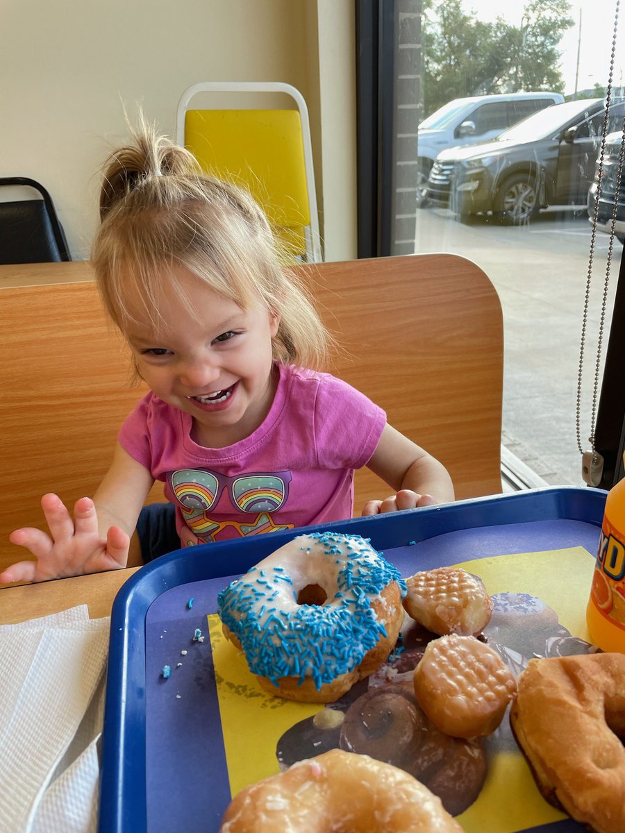 Mrs_WRandall's tweet photo. When it is dad’s shift with the sick kiddo… donut time! 🍩 #HaydenJune #momwhoworks https://t.co/EXoeDfDX4o