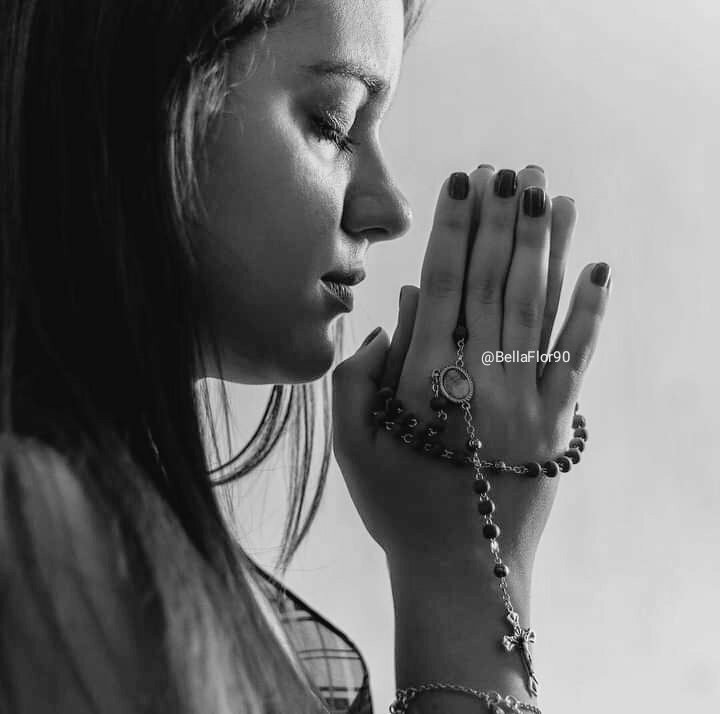 Felices aquellas personas que 
aun con lágrimas en el corazón, 
no pierden la fe en la vida.