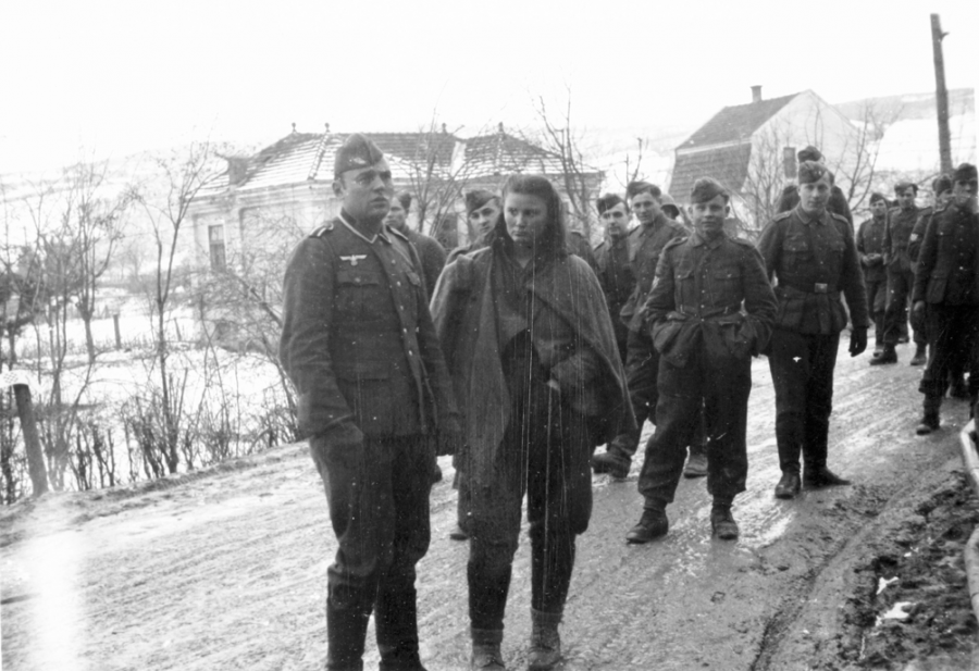 marinamaral2's tweet photo. This is Lepa Radić, a 17-year-old Yugoslav partisan who was sentenced to death for shooting at Nazis. When she was offered a way out of the gallows if she revealed the names of her comrades, she declined, saying they'd reveal themselves when they came to avenge her death. https://t.co/0ys66jjow0
