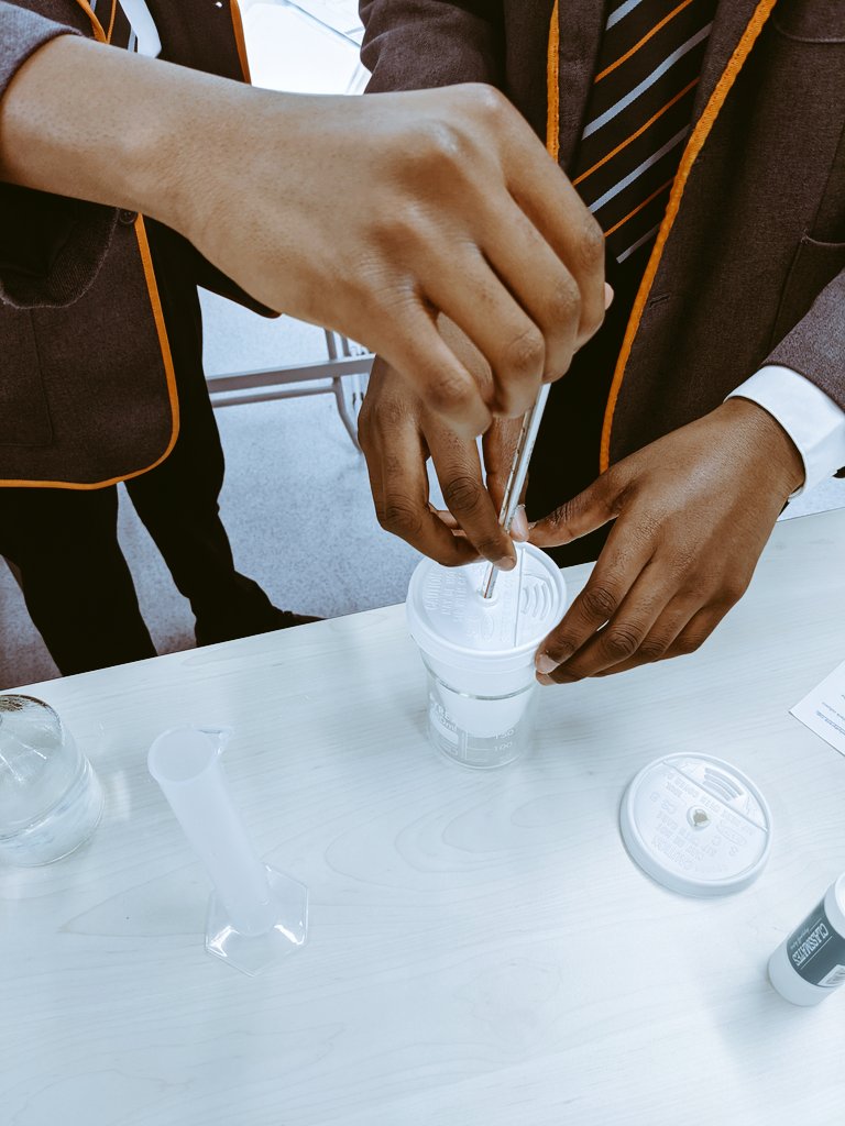 HARIScience's tweet photo. Investigating energy changes in chemical reactions. #inspireyourcommunity #stem #science #requiredpracticals #ks4 #GCSE https://t.co/AGQvGIi7Dk