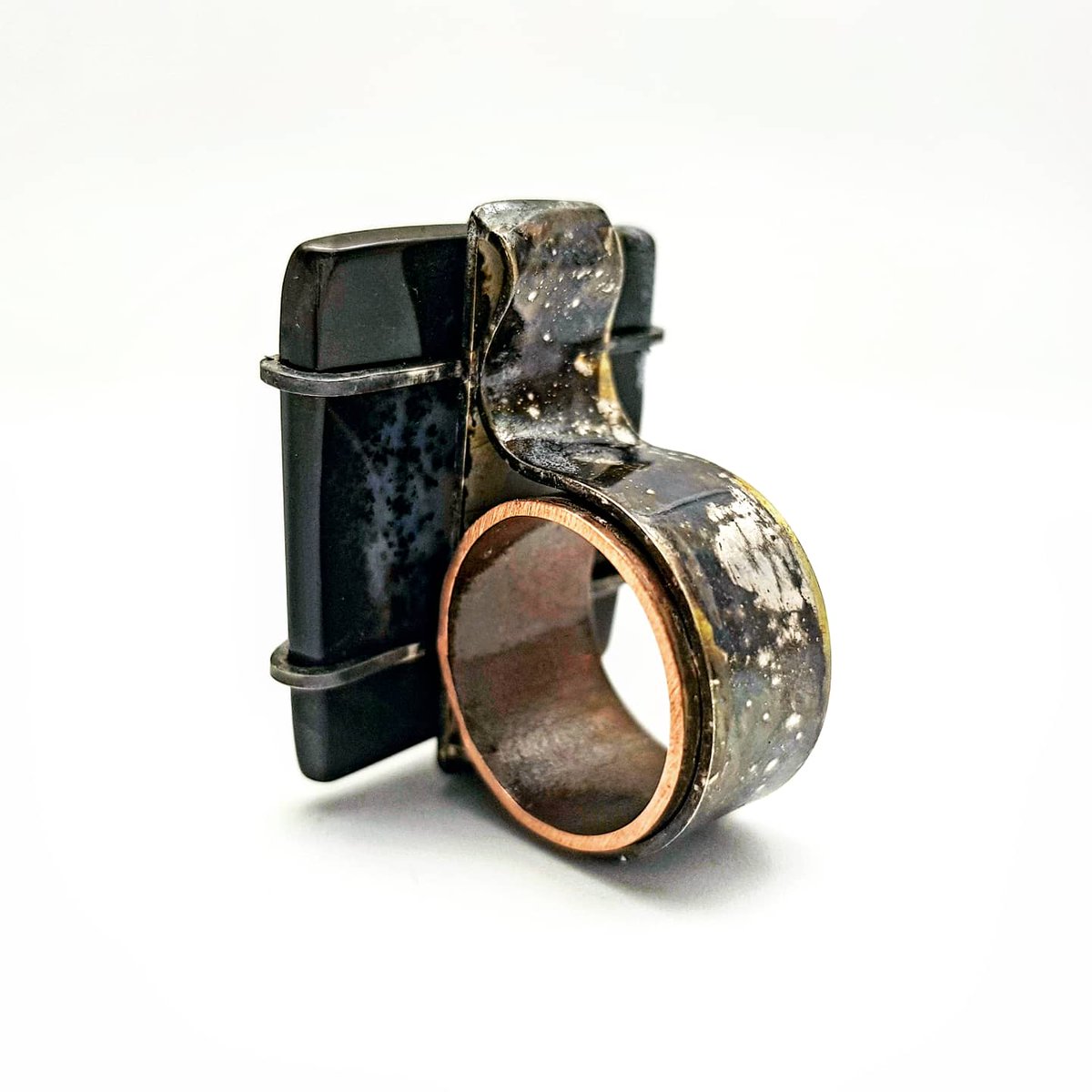 MBelicovici's tweet photo. #Exposed
An almost unabridged perspective of jewelry. An impertinent and unclothed view of each piece, as revealed by the fire itself.
#raw #black #ring #contemporaryart #jewelry #artgallery #moderndesign #casualstyle #streetstyle #JewelryDesigner
#design 
#ジュエリー 
#リング https://t.co/kbssWUtsSk