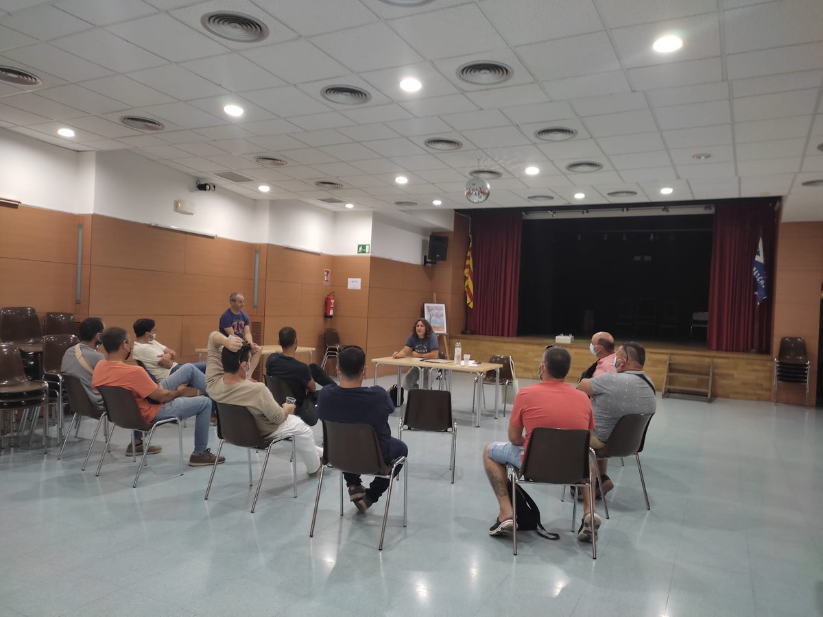 CMenors's tweet photo. Trobada a Vilanova i la Geltrú, també han vingut pescadors de la confraria de Cambrils.Hem exposat als pescadors que no van poder venir al congrés, les conclusions del procés participatiu i hem fet creixer MedArtNet💪🏻
Fulls d'inscripció a la web o envieu MD i us l'enviem📄🖊️ https://t.co/1GT4z9ueN9