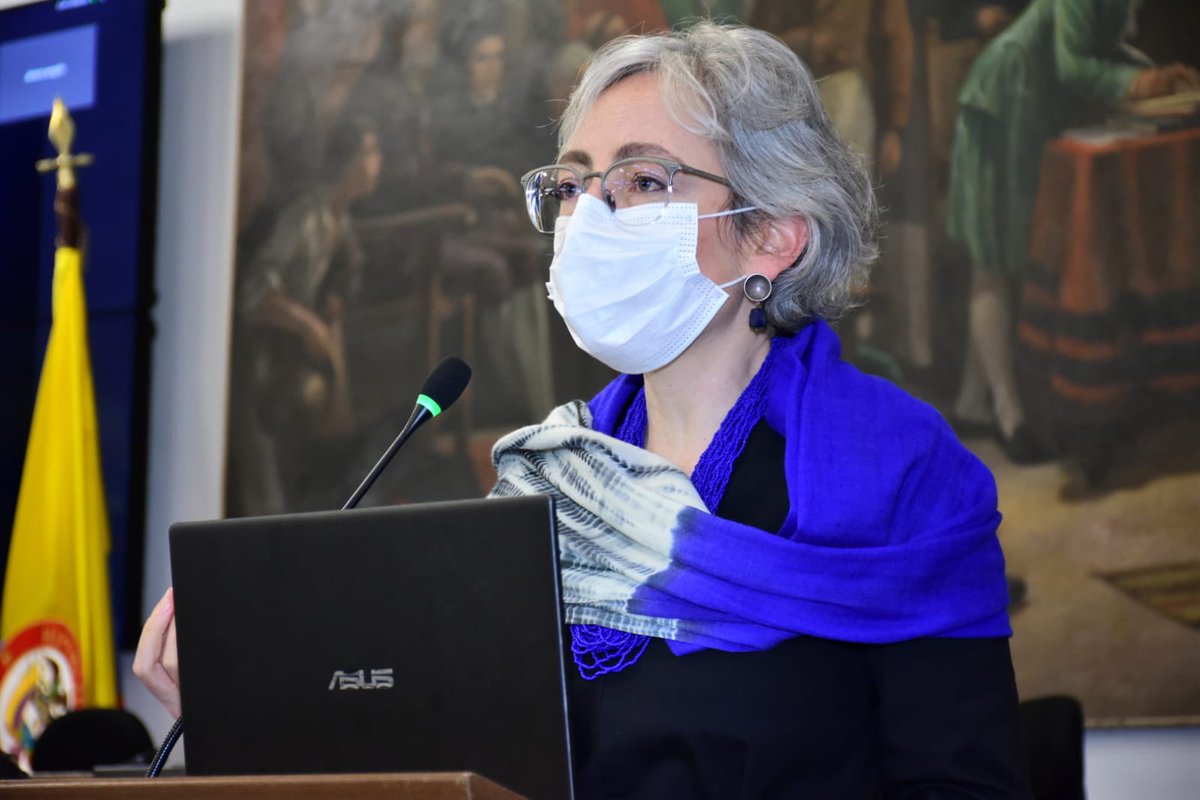 planeacionbog's tweet photo. “Conseguir suelo para dotacionales es difícil, por lo tanto es muy importante que los equipamientos puedan funcionar mezclados, por ejemplo que un equipamiento de salud pueda tener un servicio de cuidado” María Mercedes Jaramillo Garcés @planeacionbog (1/2) 🧵 https://t.co/P3AMF6Ne8L