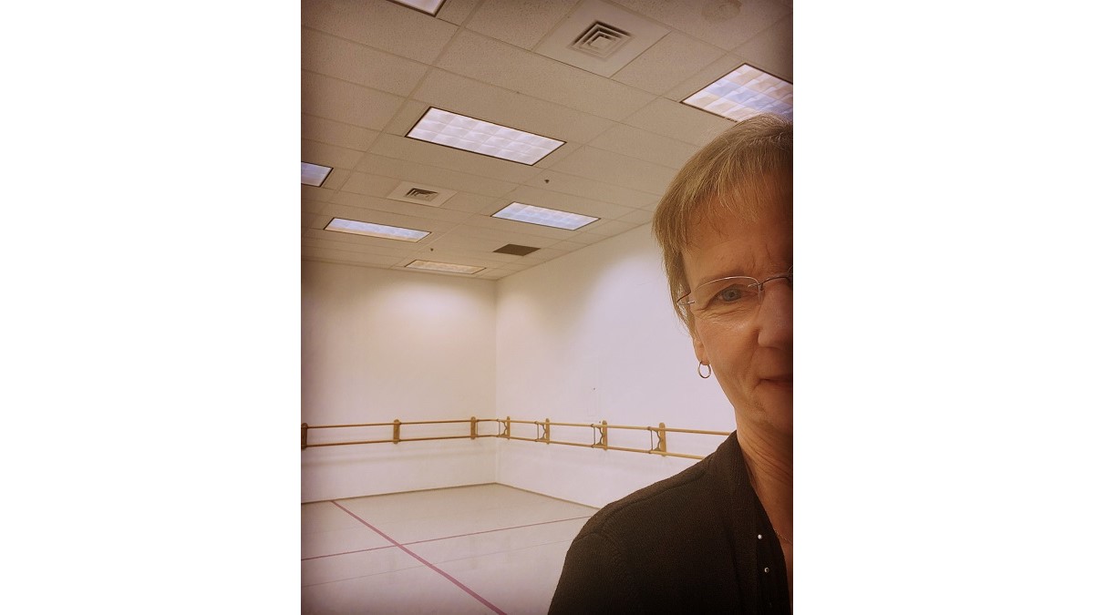 VSKemanis's tweet photo. Quiet time before class.
Great to be teaching in the studio again!
#ballet
#balletclass
#nycdancer
#donewithZoom https://t.co/mdf5Z4b1Rw