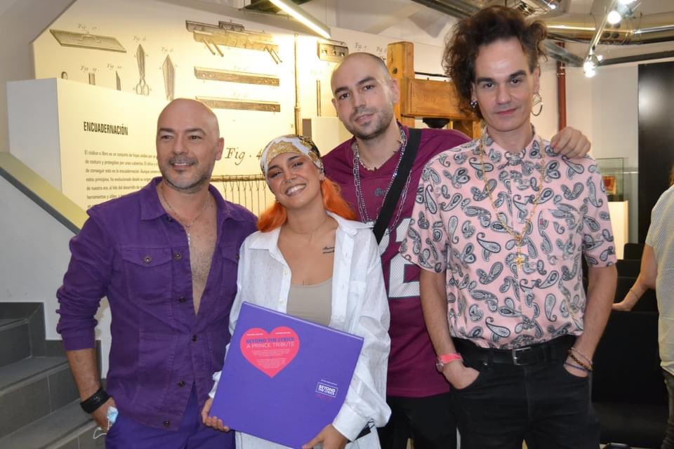 beyond_lyric's tweet photo. Some pictures from last Friday, the presentation of Prince art book tribute BEYOND THE LYRICS: Prince/ Algunas fotitos de la noche del viernes, la presentación del libro arte BEYOND THE LYRICS: Prince #crowdfunding #artbook #funkysoldiers #purplerain #princefans #princefams https://t.co/OfxFcfMw8R