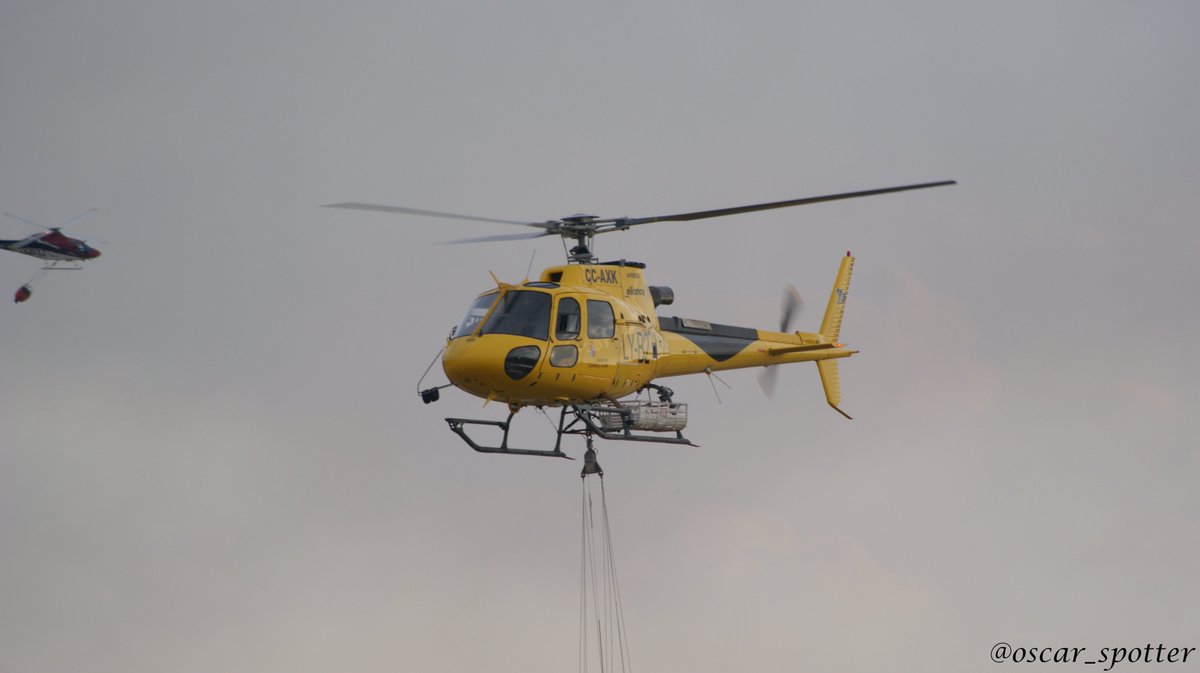 oscar_spotter's tweet image. 🚁💦🔥 Aérospatiale AS 350-B3 Ecureuil (CC-AXK 🚁LY-B2) con base en Pradoluengo, el pasado  27 de agosto actuando en el #IFMasa .
#losdeamarillo #BBFF #BomberosForestales #IIFF #BRIF #PlanINFOCAL #yosiosveo