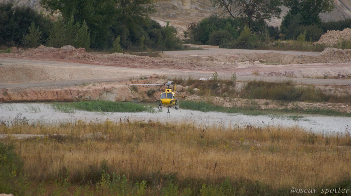 oscar_spotter's tweet image. 🚁💦🔥 Aérospatiale AS 350-B3 Ecureuil (CC-AXK 🚁LY-B2) con base en Pradoluengo, el pasado  27 de agosto actuando en el #IFMasa .
#losdeamarillo #BBFF #BomberosForestales #IIFF #BRIF #PlanINFOCAL #yosiosveo