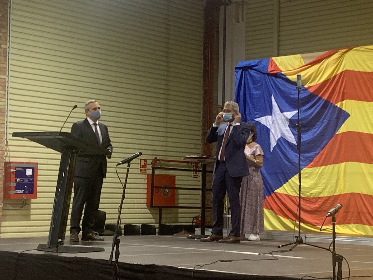 jmartigalbis's tweet photo. Un orgull compartir el reconeixement que l’Associació @mesjunts fa als presos polítics i exiliats amb els Premis Octubre 2021, a la Trajectòria.
De nou, un acte històric a Sants @CotxeresCasinet 
@JuntsxCatBCN https://t.co/Ou8idXBTNO