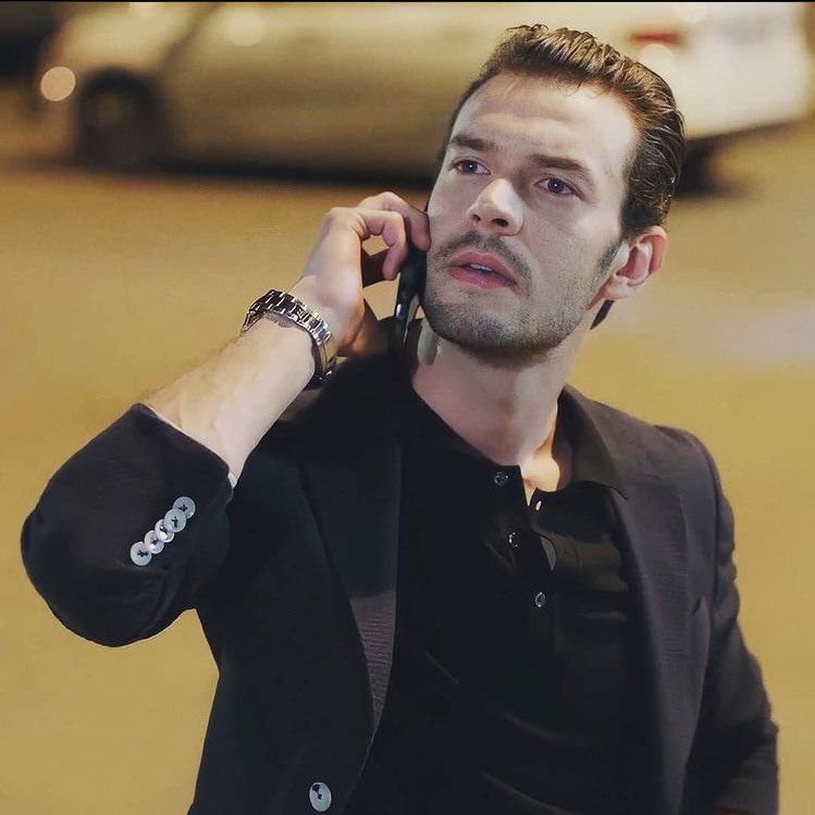 ryansbluee's tweet photo. I just think that this outfit on Aytaç>>>>

#bahtoyunu https://t.co/Ovl5ux4NOy
