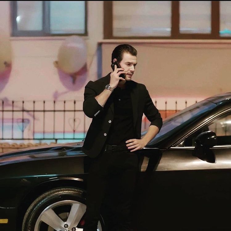 ryansbluee's tweet photo. I just think that this outfit on Aytaç>>>>

#bahtoyunu https://t.co/Ovl5ux4NOy