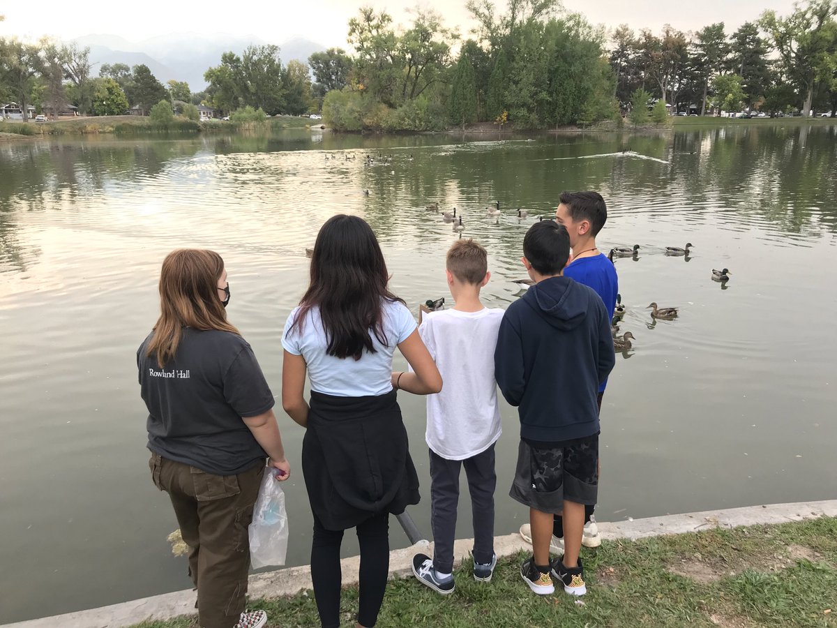 pam_psmith's tweet photo. Our G6 citizen scientists making observations and gathering data on water testing at Liberty Park. #RowlandHallMS @ctlarsen26 @RowlandHall https://t.co/OXqBlc2Esq