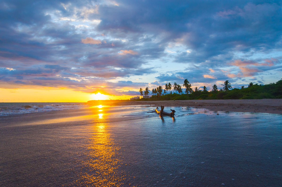 Imagine basking in the golden hour glow by the stunning Banderas Bay. What's your most cherished sunset memory at #NowAmber Puerto Vallarta? Drop your comment below.