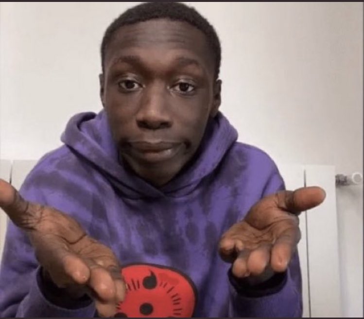 malvinabsrdd's tweet photo. @pyrocleur @cite_drole @_Confessfantasm Plan à 3 n’est pas associé au porno https://t.co/HlOlqO1XA8