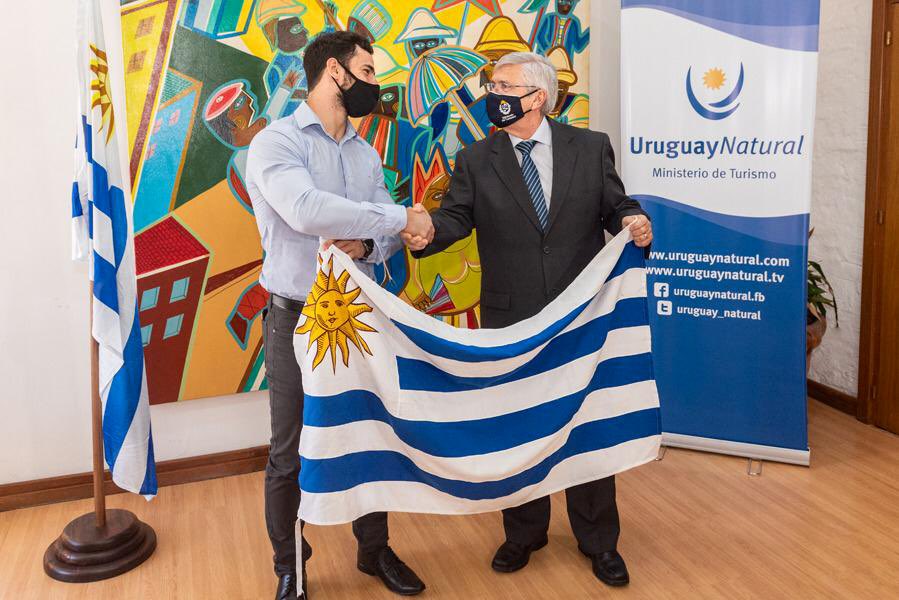 Recibimos  <a href="/SantiComba/">Santi</a> que representará a Uruguay en competencias internacionales de Crossfit. 
<a href="/Uruguay_Natural/">Uruguay Natural</a>