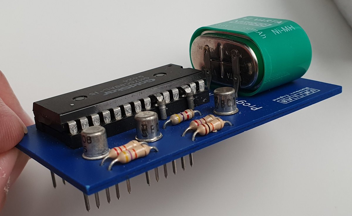 croz_tech's tweet photo. @bitblitters @MrTomsWorld Here's some pics of thr program loader and battery backed SRAM memory.  Note the "burner" socket for the EPROM programmer addition (which I don't have) and the unobtainable "Harwin" ZIF sockets with the lever at the back. https://t.co/BSG4fcr02K
