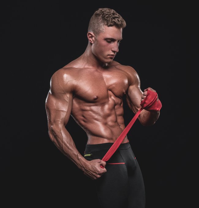 1 pic. Wrap it Up? We'll take two..Mike Mezzatesta by @PaulJamnicky ? https://t.co/GiK6hulLCm ?
.
.
@hotfitmenonly