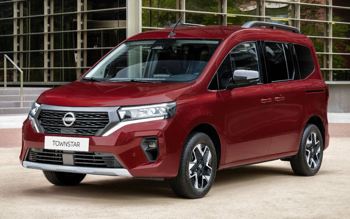 AUTOXArg's tweet photo. #Nissan presentó en Europa a la nueva generación de su utilitario NV200, el ahora llamado #Townstar (hermano del #Kangoo) y también a los renovados #Primastar (#Trafic) -antes LV300- e #Interstar (#Master) -antes NV400-. ¿Les gustó cómo les quedó el frente "Nissan"? #AUTOX https://t.co/9GBIicsoM8