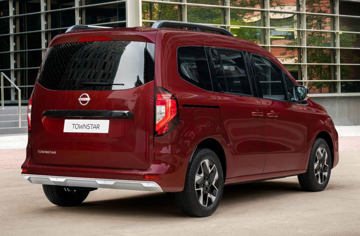 AUTOXArg's tweet photo. #Nissan presentó en Europa a la nueva generación de su utilitario NV200, el ahora llamado #Townstar (hermano del #Kangoo) y también a los renovados #Primastar (#Trafic) -antes LV300- e #Interstar (#Master) -antes NV400-. ¿Les gustó cómo les quedó el frente "Nissan"? #AUTOX https://t.co/9GBIicsoM8