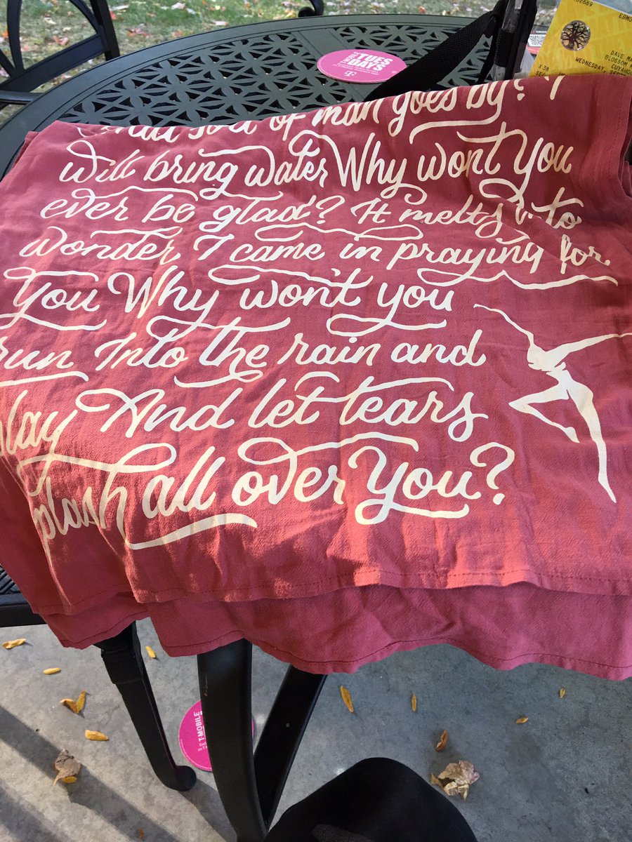 stiff_julie's tweet photo. ATTENTION DMB FAMILY:
Found a DMB scarf at the venue. If it’s yours or you know who it belongs to, please hit me up! More than happy to ship to rightful owner. Must specify where you think it was left at. Hoping to find the owner. Please retweet. https://t.co/TS288HQRY3
