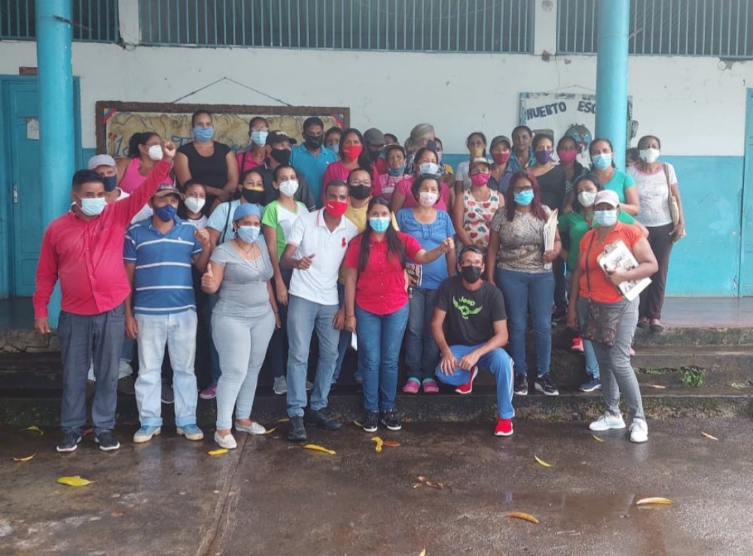 AIDELYSOYON's tweet photo. #28Sep reunión con RAAS parroquia Taguay organizando y activando la maquinaria para la victoria perfecta del #21Nov #Aragua @Soykarinacarpio gobernadora #Urdaneta @AIDELYSOYON  Alcaldesa vota @PartidoPSUV  Unidad, Lucha, Batalla y Victoria... Venceremos ✊🏼🚩 https://t.co/LtEb0Wuo5e