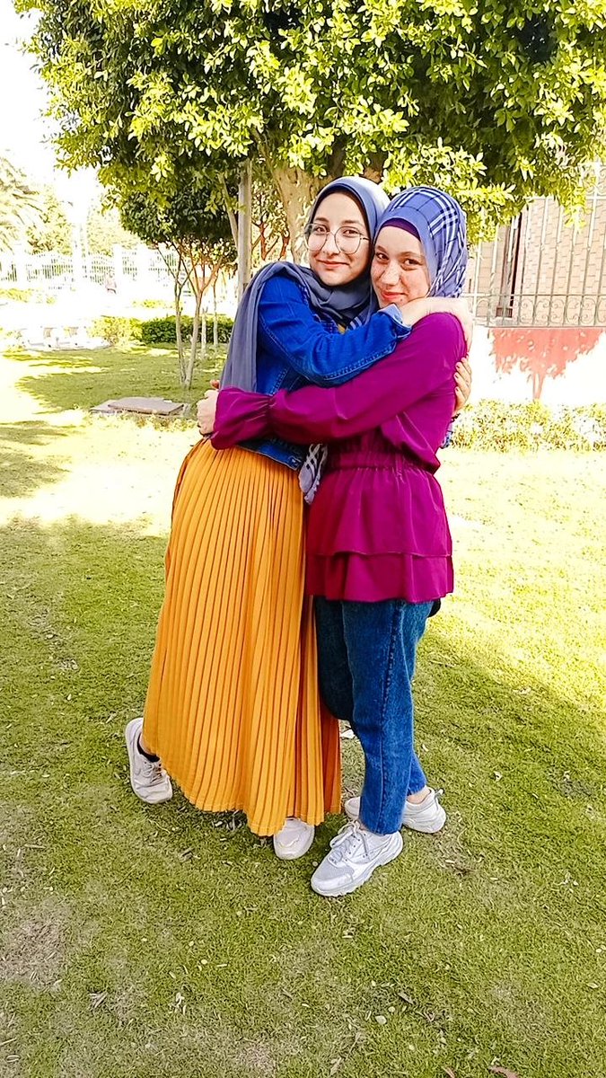 Shahd_M07amed's tweet photo. واخيرا بقي جه اليوم الي نزلت تتصور فيه وريحتنا 🥺😂💞💞 
بحبك 💞🙈 https://t.co/c76KtfGdTl