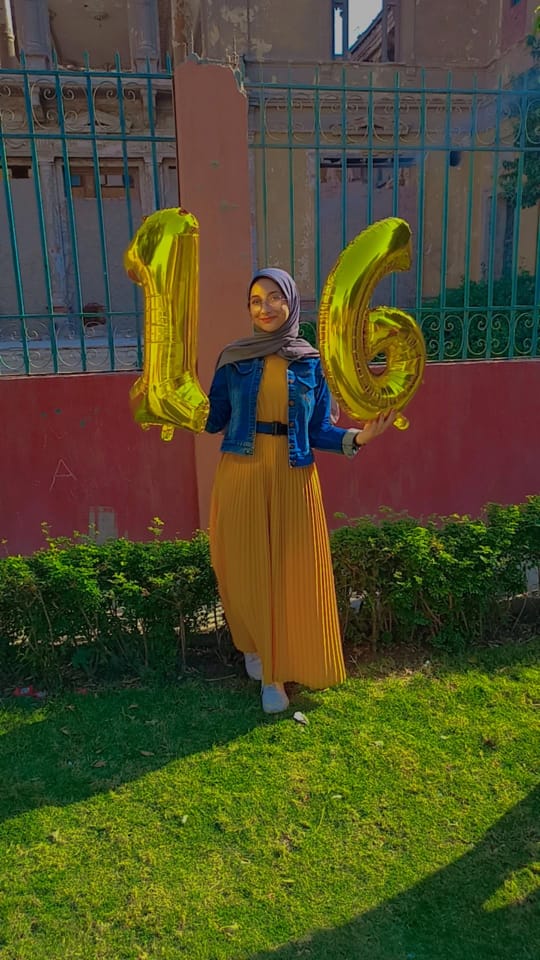 Shahd_M07amed's tweet photo. واخيرا بقي جه اليوم الي نزلت تتصور فيه وريحتنا 🥺😂💞💞 
بحبك 💞🙈 https://t.co/c76KtfGdTl