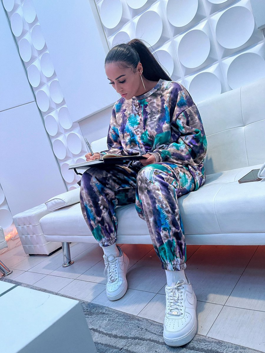 Chirineofficial's tweet photo. Locked In. 🔒🎤🎶🎧🎹🖊 
It's Time for ME.
Time To Live My PURPOSE.
Time to Show the World Who I Am.
Time to Get The BAG 🤑 https://t.co/Sk9Vq9aXfR