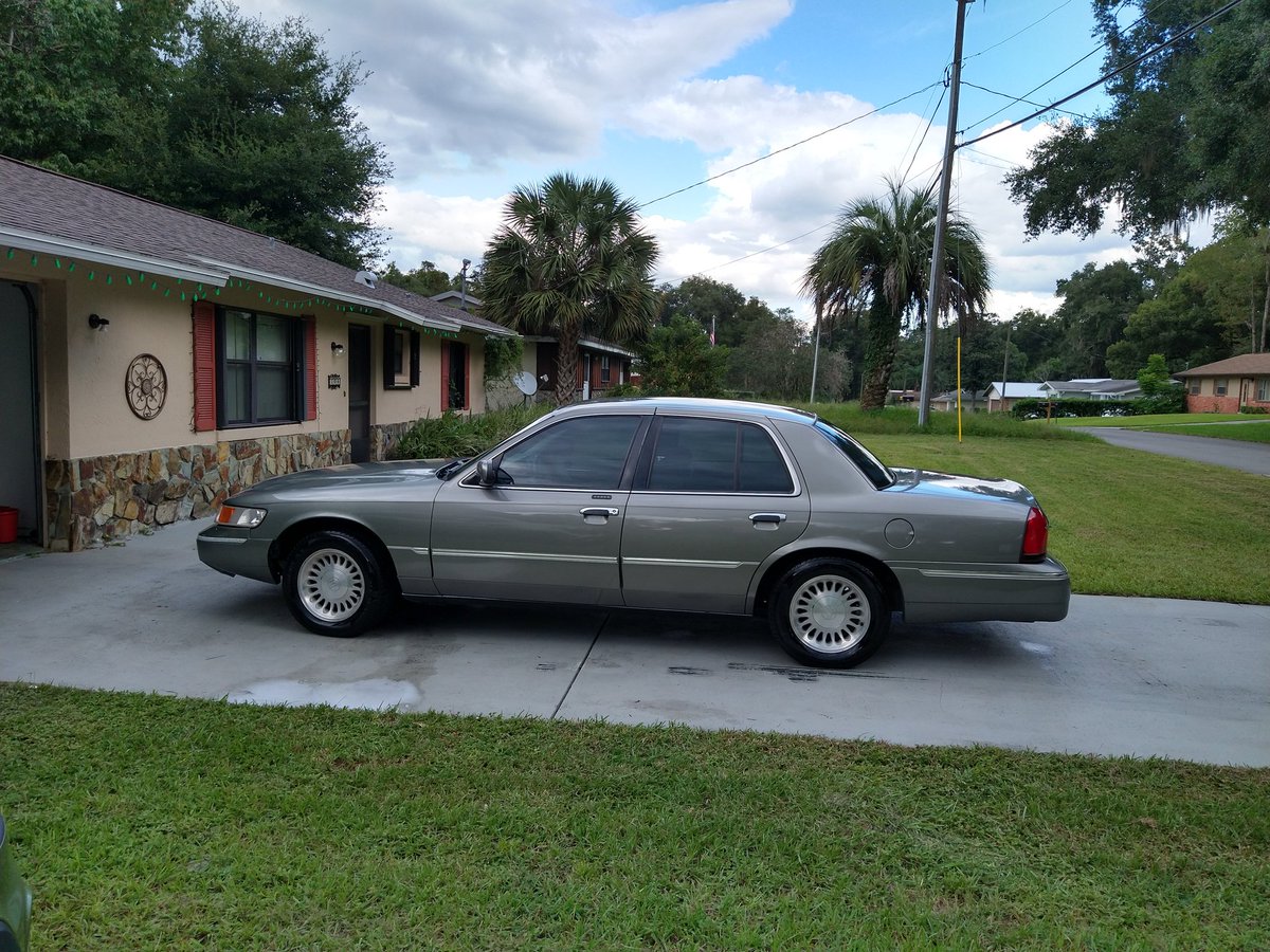 irwill777's tweet image. Still cleans up pretty good for a 21 year old Ford... Yes that&apos;s factory paint... 

@Ford #pantherplatform