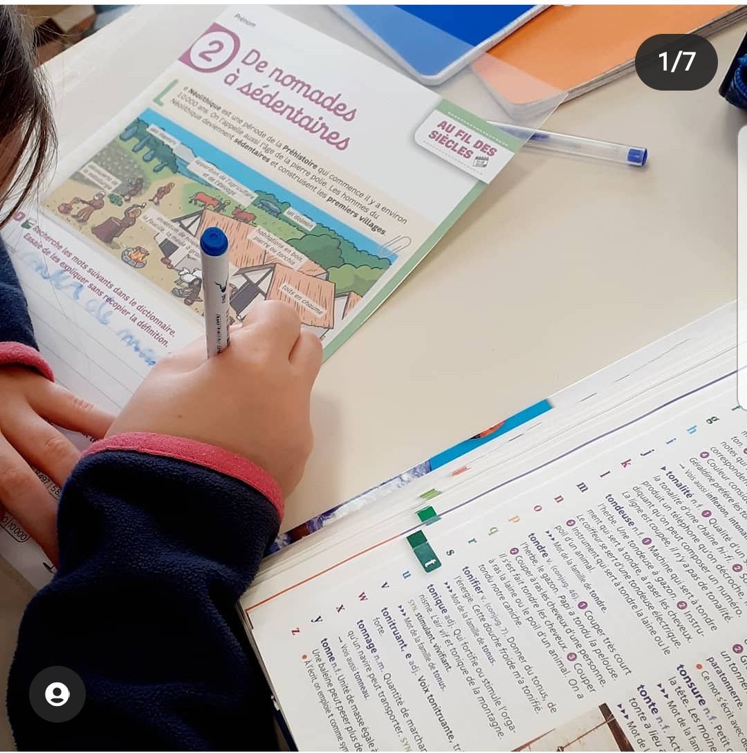 FlorenceMDC's tweet photo. C'est une belle récompense de voir des photos de vos élèves en train de travailler avec des ouvrages que j'ai édités😃! Merci ! (Ici, les fiches détachables de la collection En autonomie ! @Magnard_Edu ) #TeamPE https://t.co/HmCNmNrwax