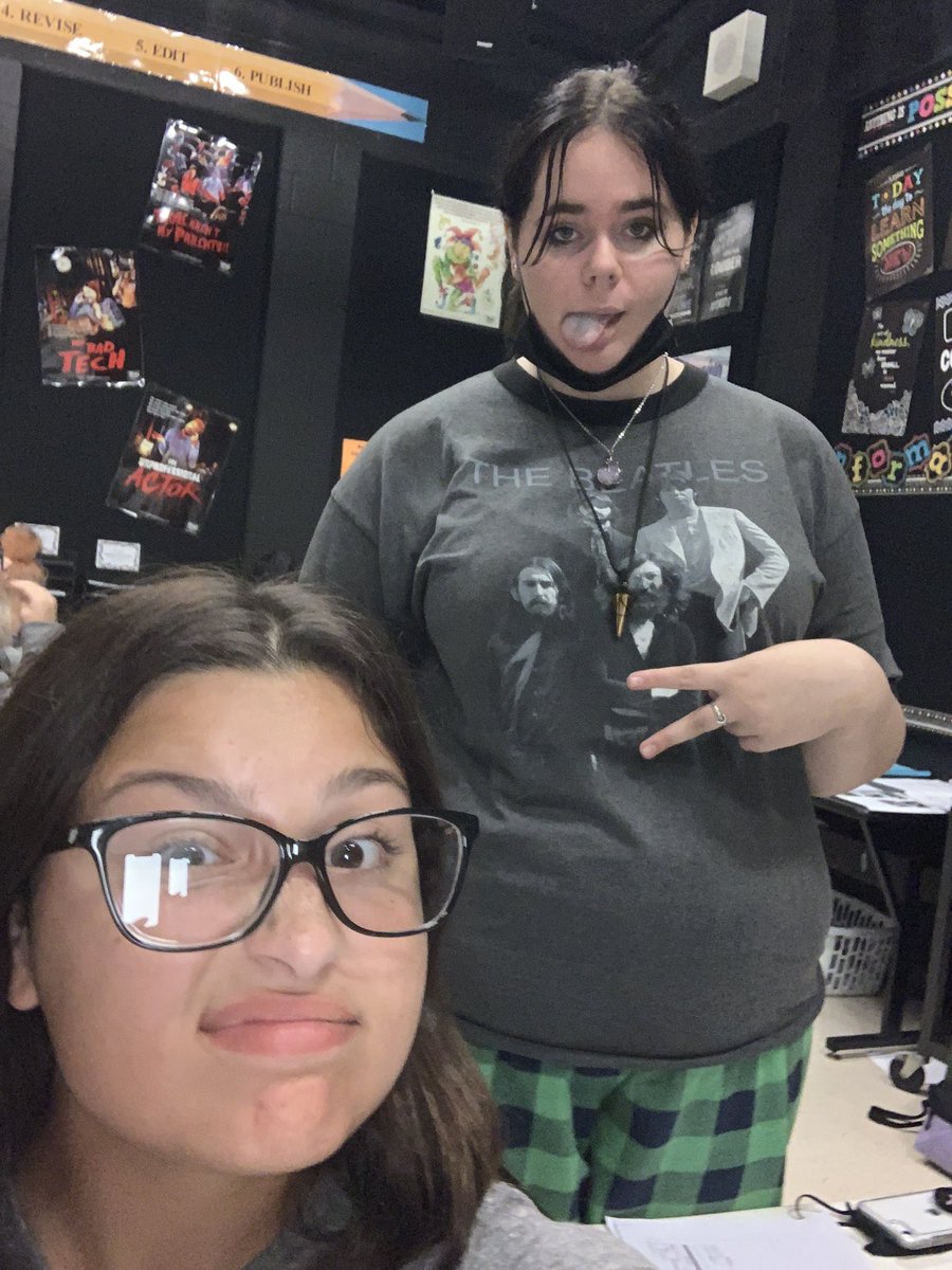 chandler_addi10's tweet photo. okay emilyyy @VictoriaISD #BOB21 #VWHS https://t.co/IxNDC1xQeA