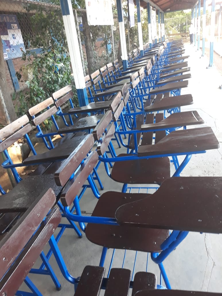 #Nicaragua  
 #VacunandonosPuebloQueVence
Colegio Solidaridad por la Paz del Distrito 1 de #Nicaragua reciben  Pupitres Escolares para  Niñ@s de este Centro  Escolar 

@AdelanteSiempr4
@SimprealFrente
@Barricada79
@alexaplomo79
@cachorrita_t6