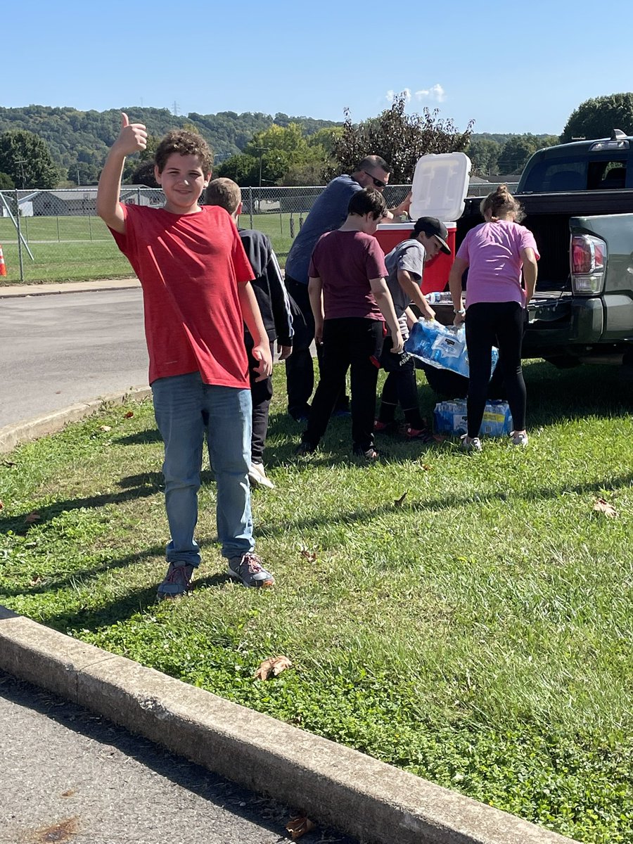 hrjberg's tweet image. “Water has never tasted so good.”  “I felt bad for Natalia before but after this, I feel worse!”  These we’re just a few student comments after we put ourselves in Natalia’s shoes and walked 2 miles for a drink of water.💧☀️📚 #dfe #readingandlearning #twomilesforadrinkofwater