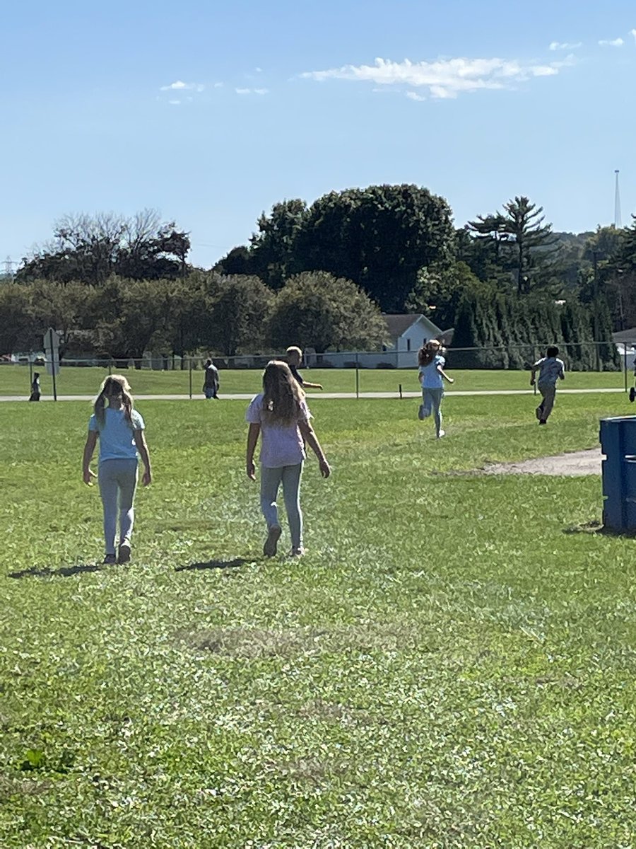 hrjberg's tweet image. “Water has never tasted so good.”  “I felt bad for Natalia before but after this, I feel worse!”  These we’re just a few student comments after we put ourselves in Natalia’s shoes and walked 2 miles for a drink of water.💧☀️📚 #dfe #readingandlearning #twomilesforadrinkofwater