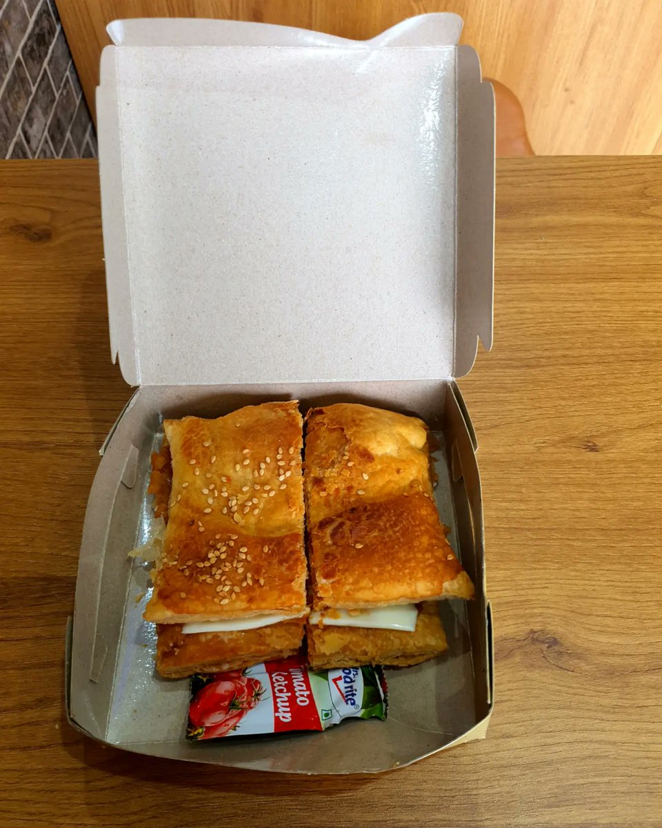 IshanBlog's tweet photo. Cheese Butter Puff 😋🤤

Shop No 5, Shayona Aagman, NR Vandematram Cross Rd, Gota, Ahmedabad, Gujarat 382481

Good Taste &amp; Affordable price.

#ishan_food_photography_travel 
#ahmedabadlive 
#gujjurocks 
#maruamdavad 
#puff 
#streetfood 
#galaxynote10plus 
#samsung https://t.co/y3NRkZIZsV