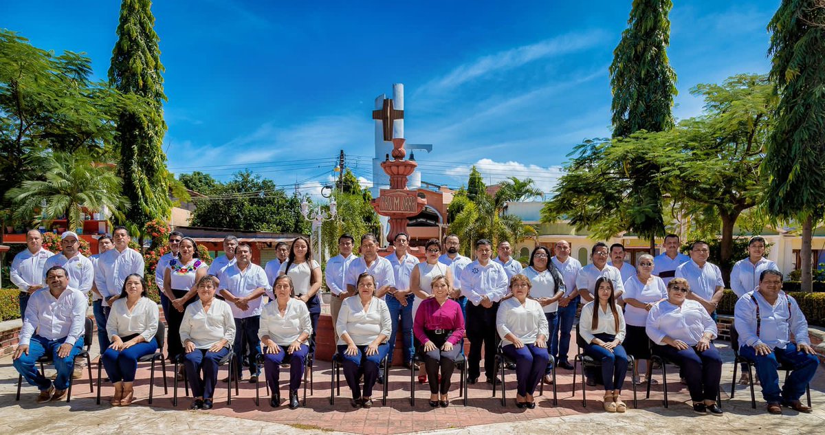 AMapastepec's tweet photo. Reconoce la presidenta municipal de Mapastepec, Karla Erika Valdenegro Gamboa, la labor y el compromiso de todo su equipo de trabajo, así como de la sociedad y su participación activa en la toma de decisiones, que contribuyen a la transformación y el desarrollo del municipio. https://t.co/Bjv3moXTjr