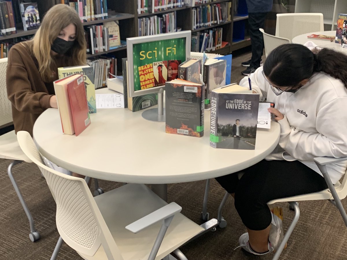 MelanieAMassey's tweet photo. Genre book tasting w/9th grade students is a fantastic way to wrap up the month @TaureanGuzman! @OlatheLMS #OwlTeach #WestIsReading https://t.co/dIUDaA0gT4