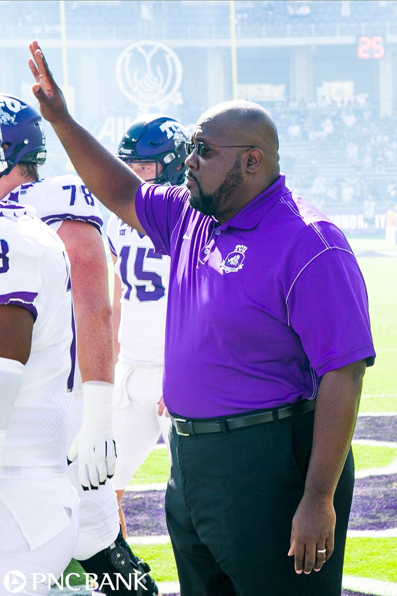 TCU_Athletics's tweet photo. Our @PNCBank Honorary Captain last week was new @TCUBlockT Association Hall of Famer Victor Payne. Excited to welcome another TCU legend on the field on Saturday! #GoFrogs https://t.co/F12DC7ph1T