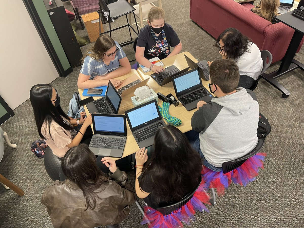 kvilleg_KPHS's tweet photo. Best thing to come out of COVID education? Open note, group midterms in Dual Credit. Hearing students debate the counterargument of an article and parts of speech, I know they’re developing a deeper knowledge of these concepts with every argument. @kphs_english @HumbleISD_KPHS https://t.co/HInIkJ7KGt