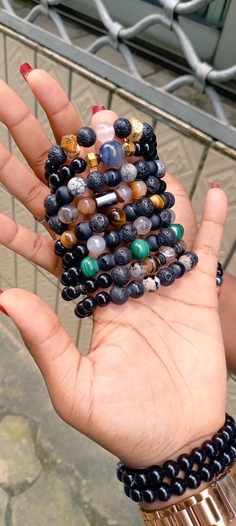 Mininga_Bijoux's tweet photo. When you want a perfect style...
#Mininga #art #Africa #Afrique #pierres 
 #gemstonebracelet #handmadejewellery #jewelry #jewelgram #jewelries #jewelryswag #madeinCameroon #modernjewelry #MadeInCameroonDay #cameroon #cameroun #braceletstack #bijouxaddict #bijouxfaitmain #bijoux https://t.co/rtVt4RY0rS