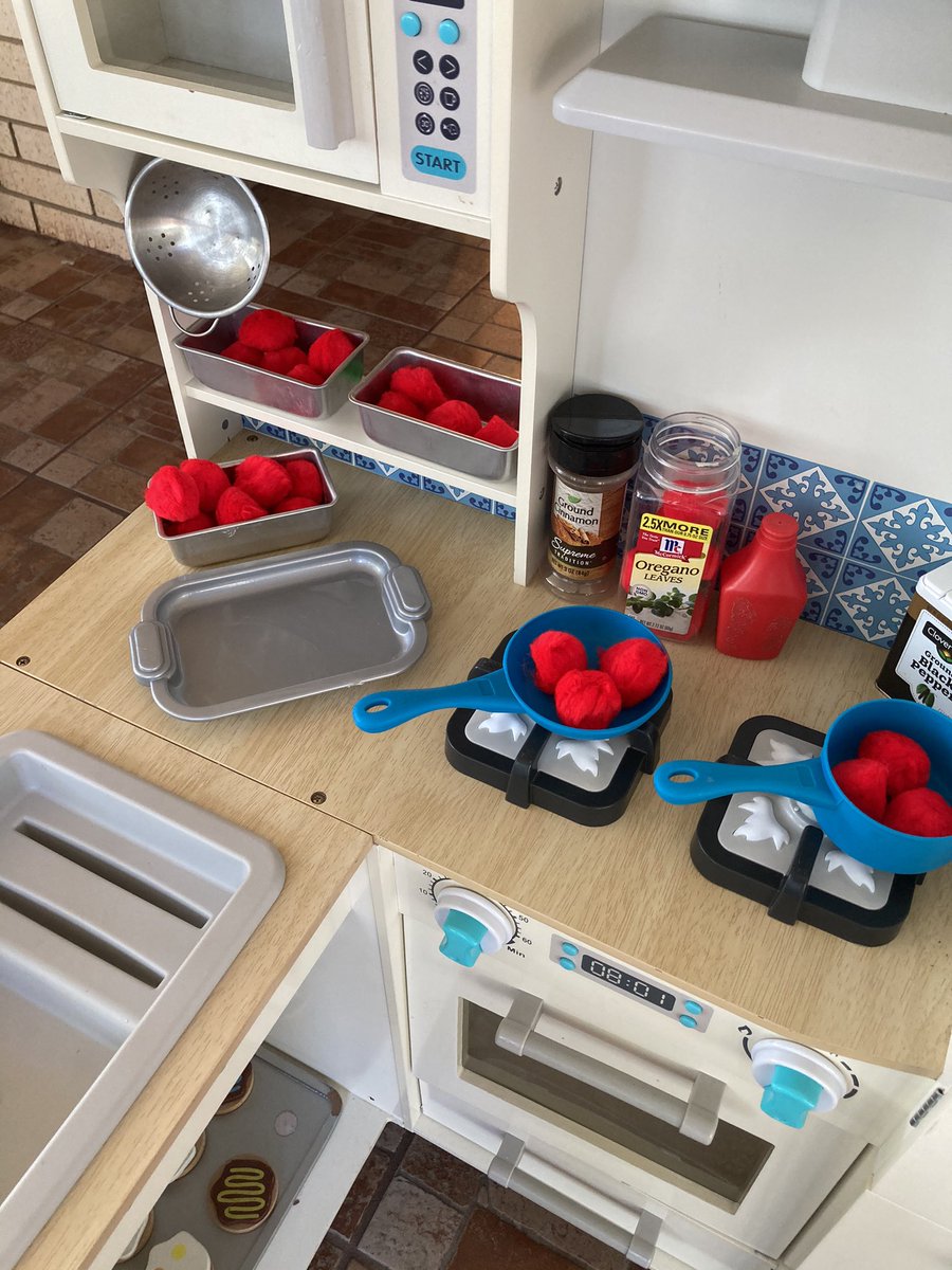 ElliottLeiann's tweet photo. It was Apple Week recently. #apples #Childcare #lovingLife #justLeiann https://t.co/gChoZAu3QH