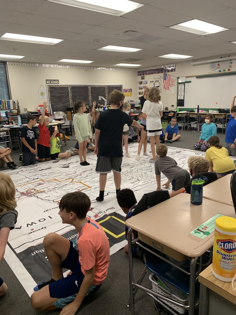 EzraElementary's tweet photo. 4th grade had the giant Nebraska map today! @MPSElemEd @jsutfin @EzraLibrary https://t.co/zeutBlKgdx