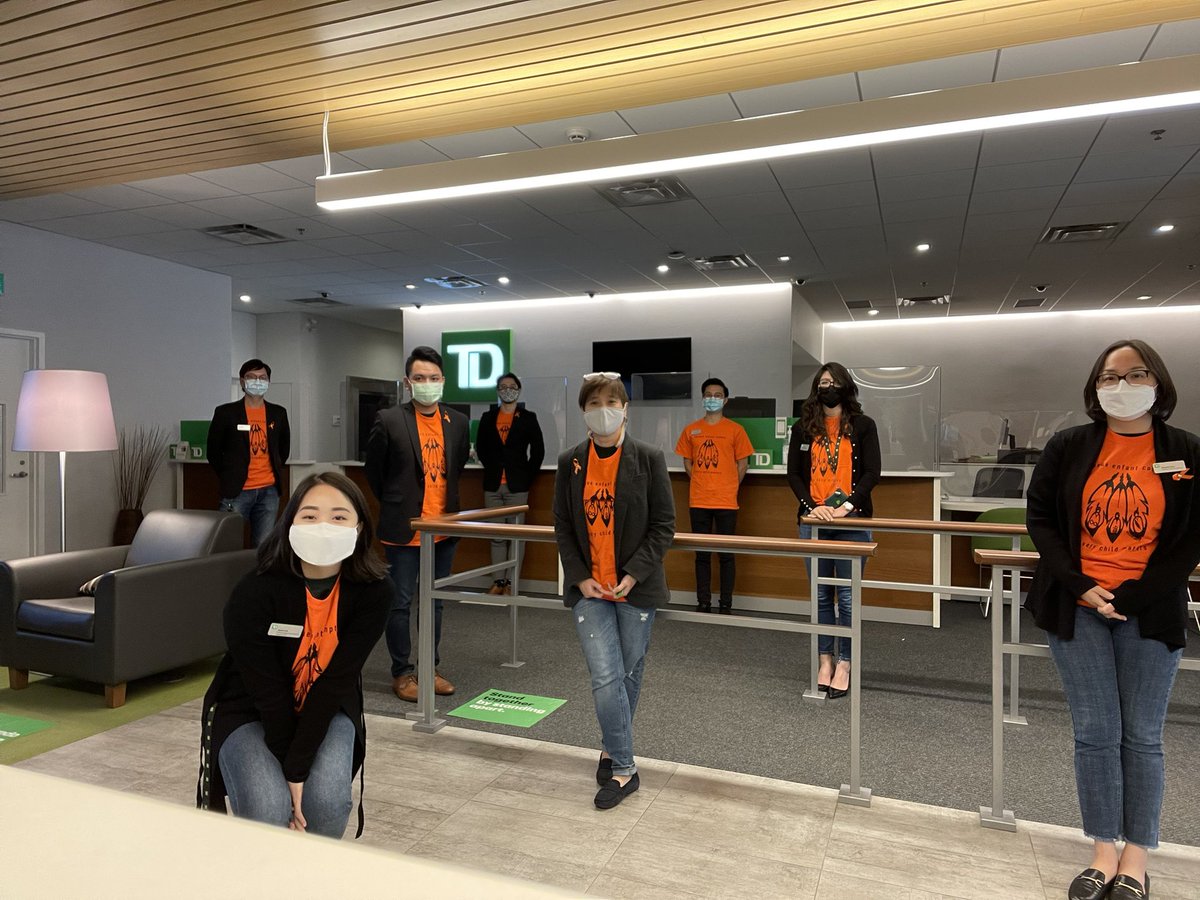AngelaKim511's tweet photo. TD Canada trust on Burke is wearing orange t-shirts to dedicate this week to the National day of truth. To unlearn and reflect 🧡@KevinSer6 @zacharylordTD @BruceGray_TD https://t.co/VrgGyXX46o